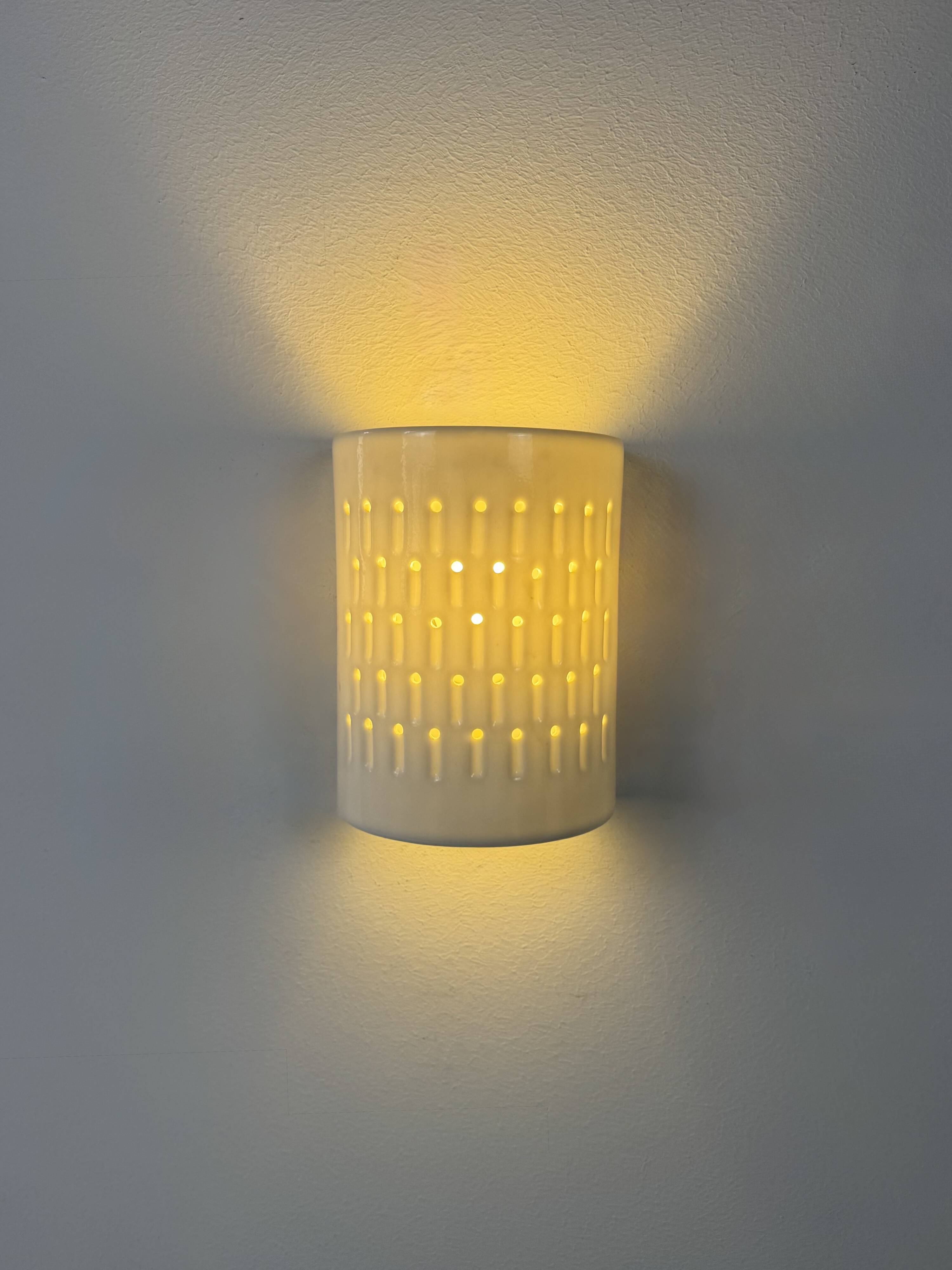 Pair of vintage wall lights in white porcelain, France, 1980.