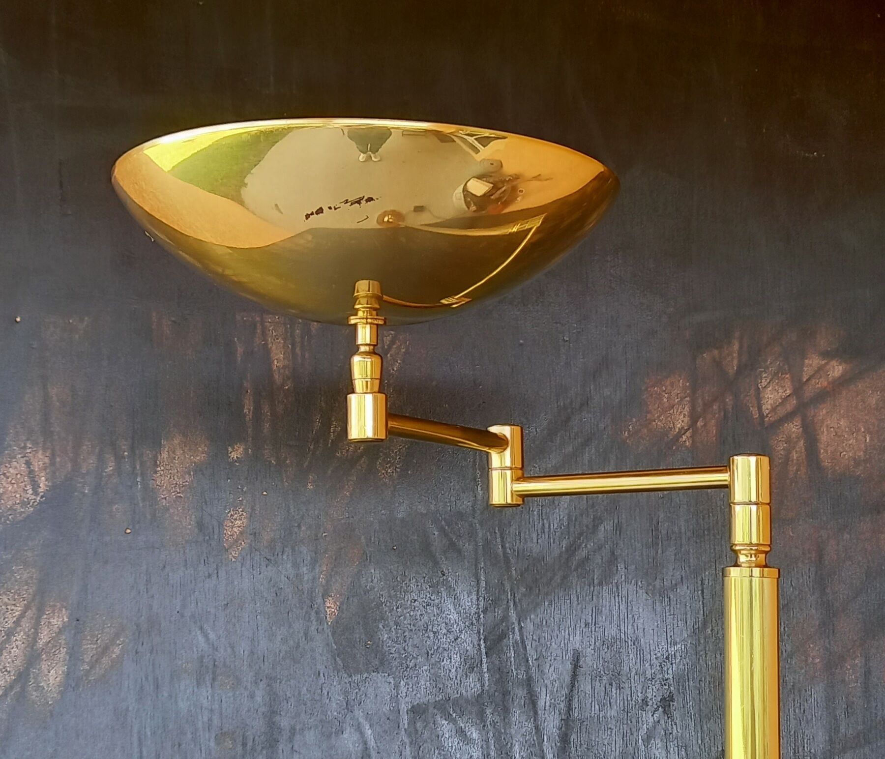 Floor lamp articulated