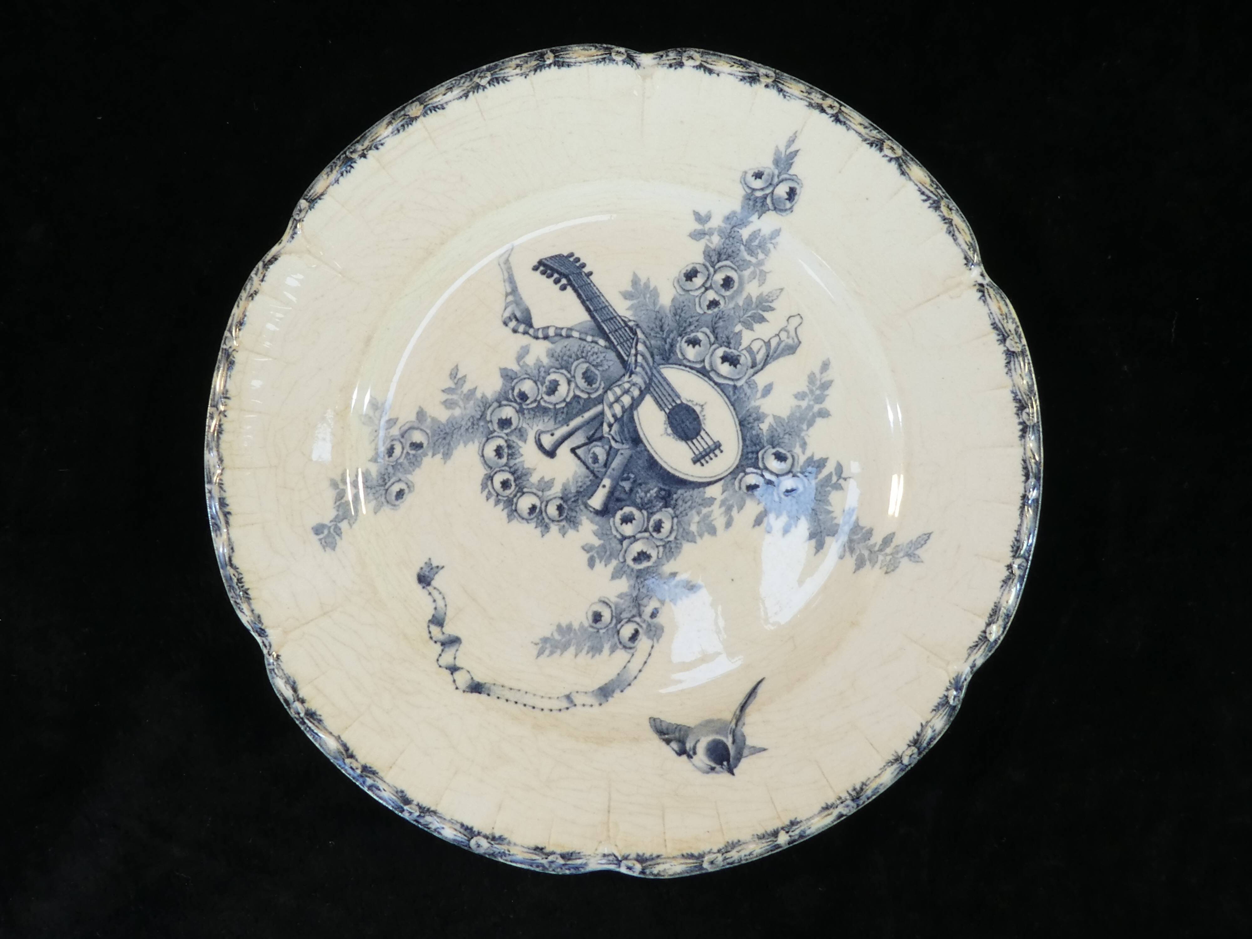 3 assiettes plates en faience e.bourgeois Paris