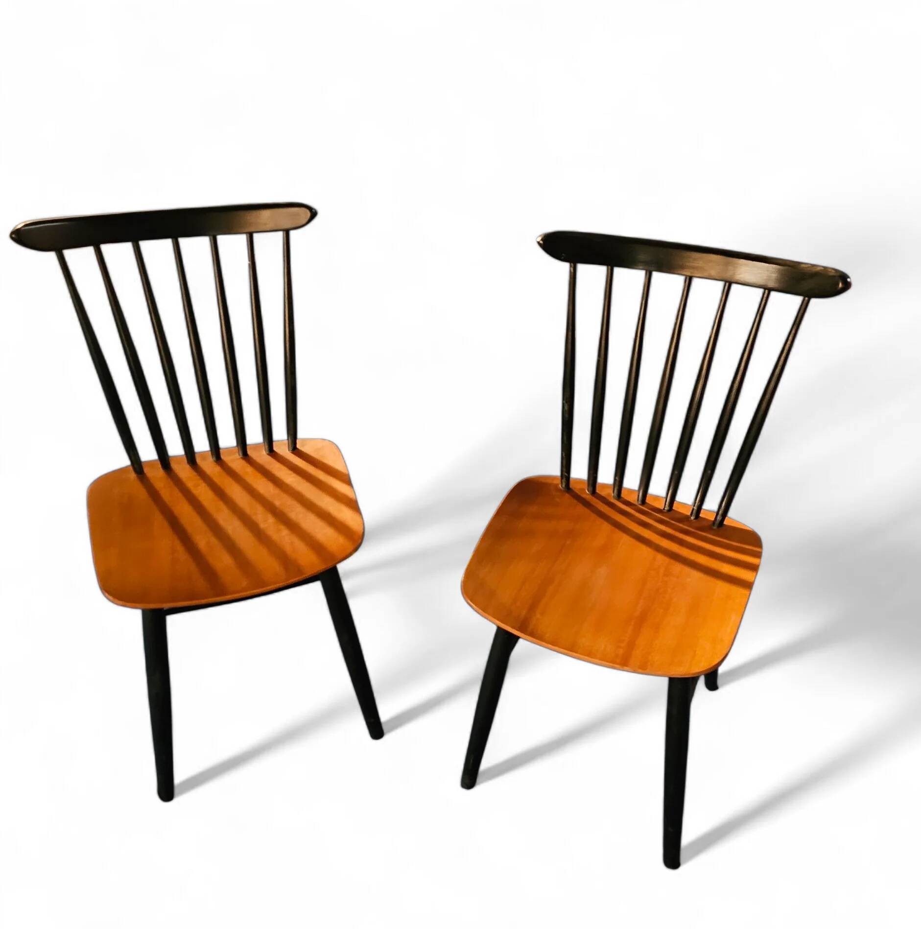 Set of 2 spindle back dining chairs, curved seating, teak wood seat, 1960s, Pastoe Holland, 1970s