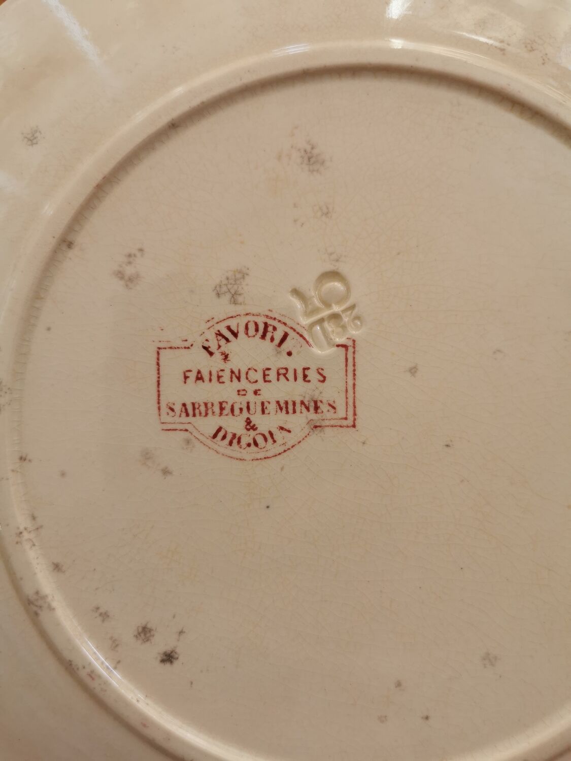 Assiettes anciennes Sarreguemines "Favori"