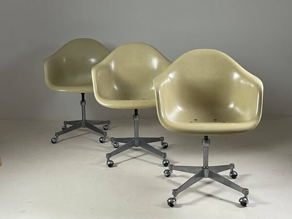 Fauteuil en fibre de verre par Charles Eames pour Herman Miller, 1960