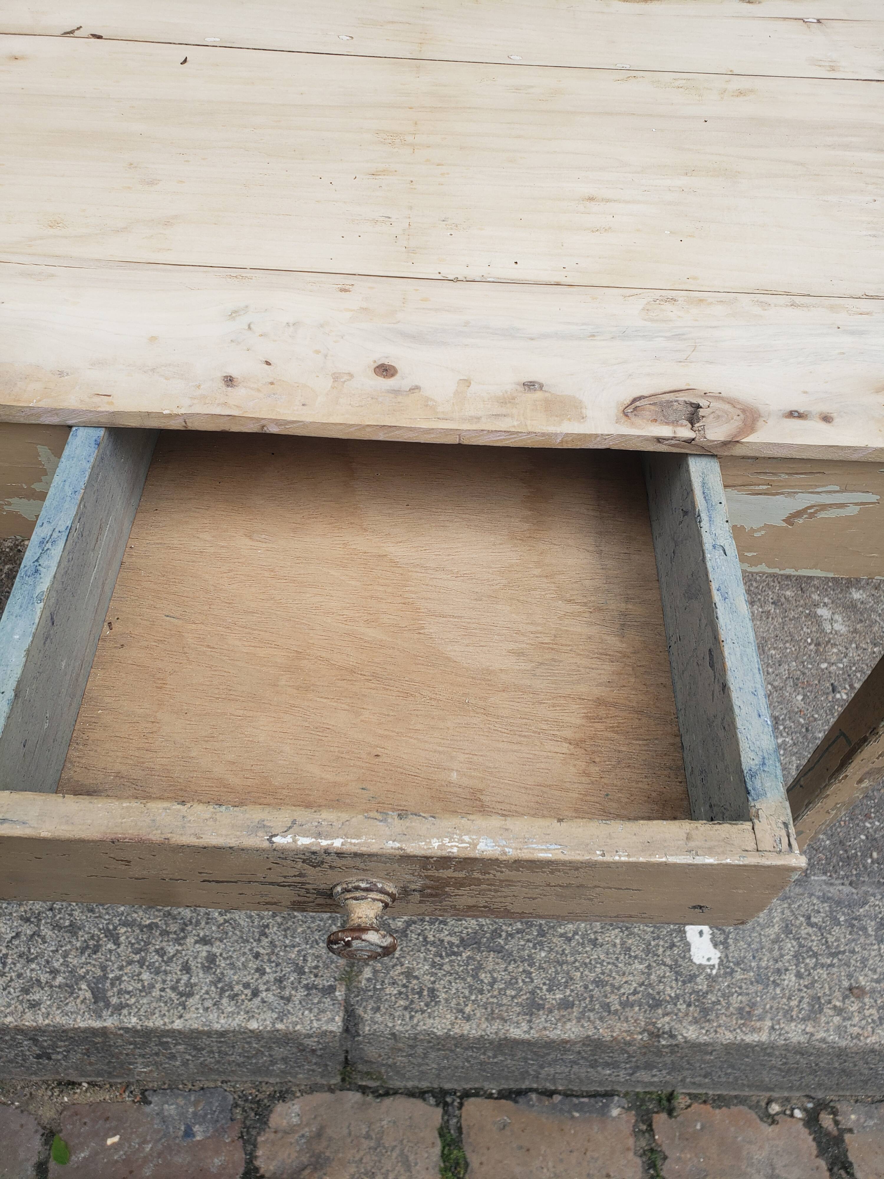 Table de ferme à tiroir