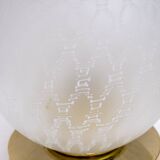 Paire de lampes de table boule en laiton et verre de Murano, style italien moderne du milieu du siècle