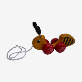 Bee wooden toy to pull