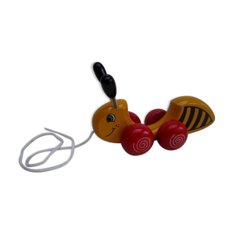 Bee wooden toy to pull