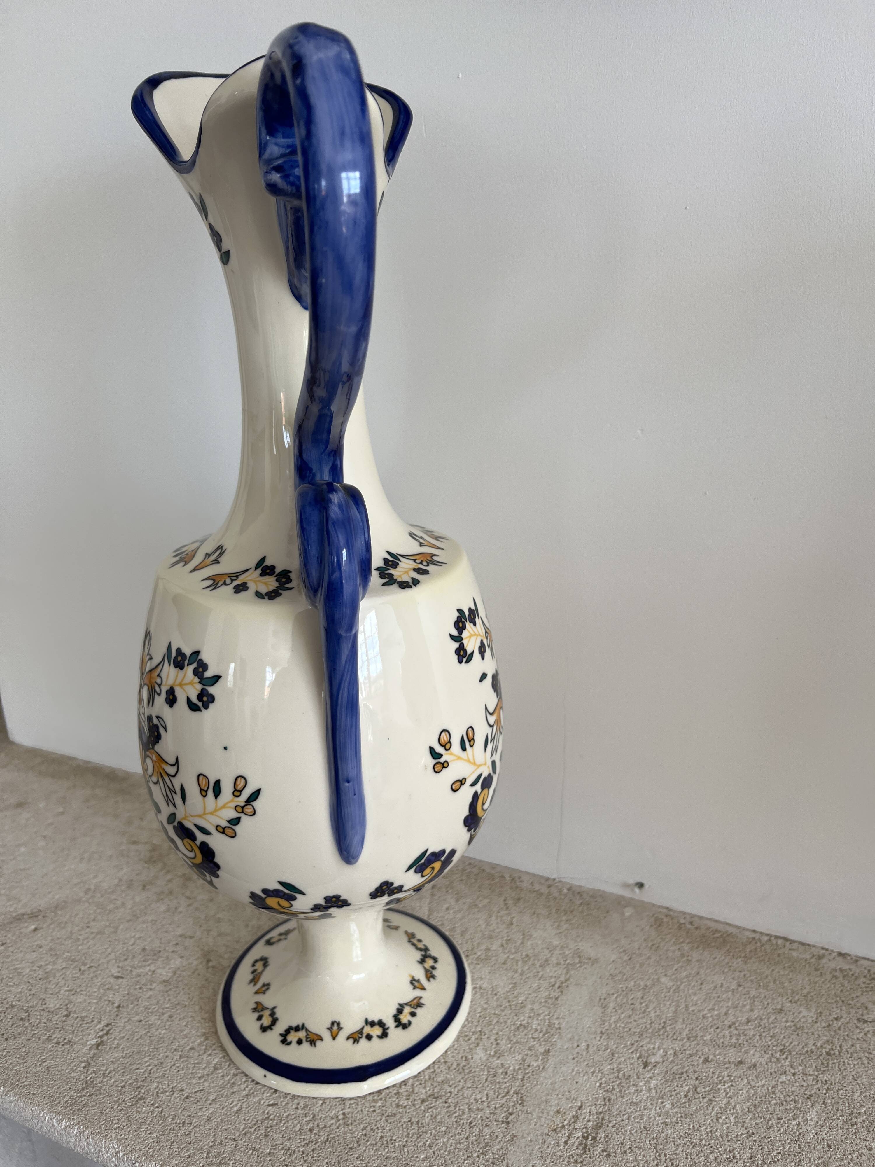 Porcelain jug limcolor