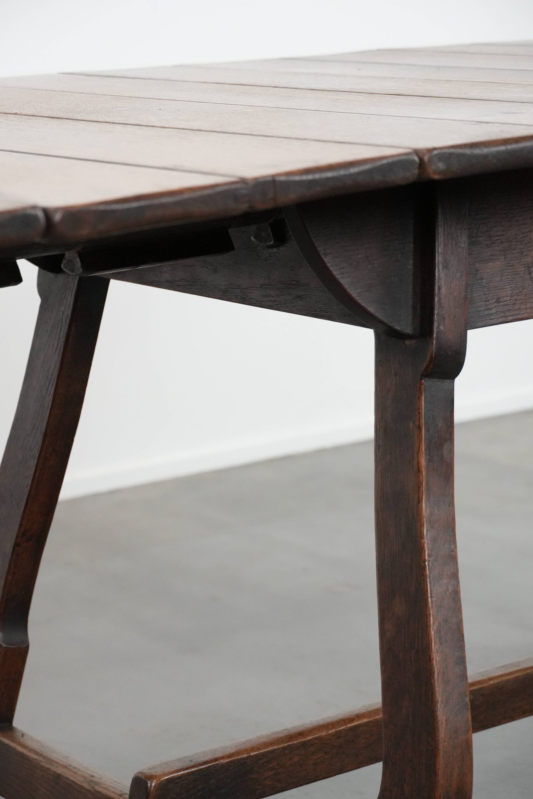 Antique Swiss extendable dining table made of oak from the mid-19th century