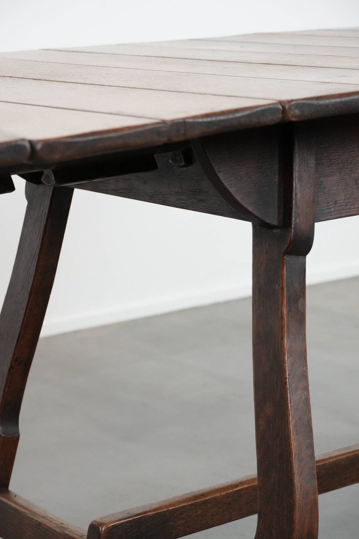 Antique Swiss extendable dining table made of oak from the mid-19th century