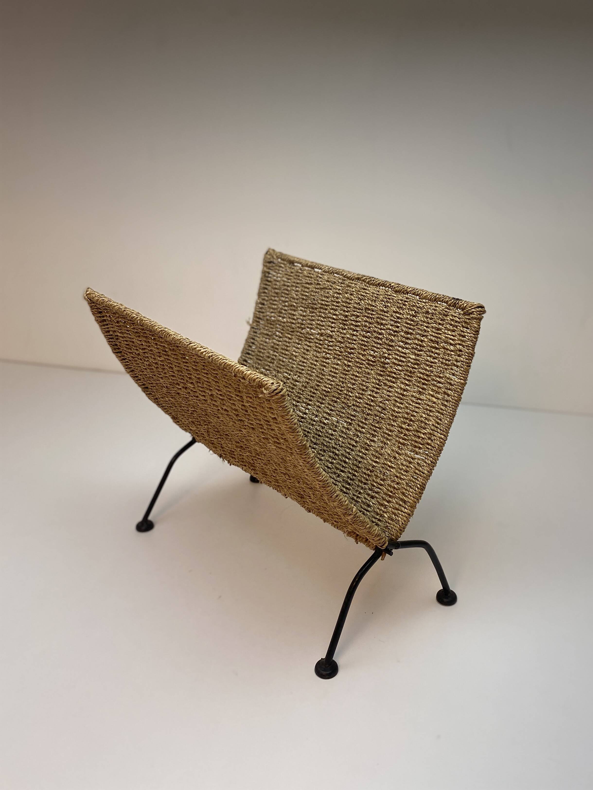 Vintage woven rope folding magazine rack with black metal frame, 1960s