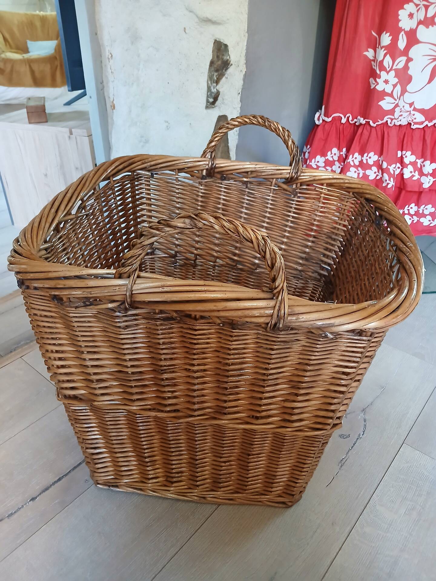Wicker/rattan storage basket