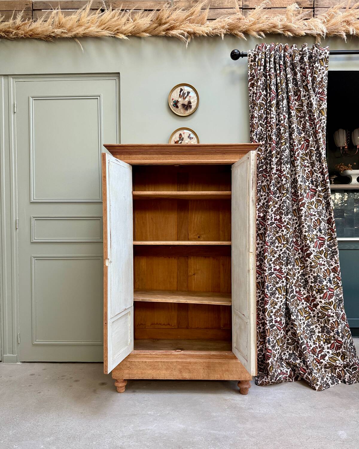 Glass cabinet (renovated)