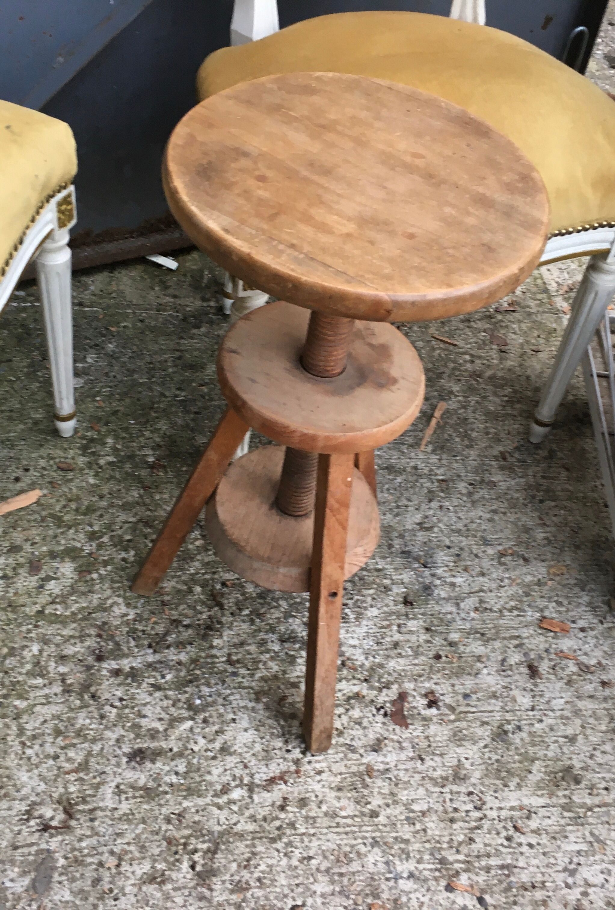 Former adjustable workshop screw stool