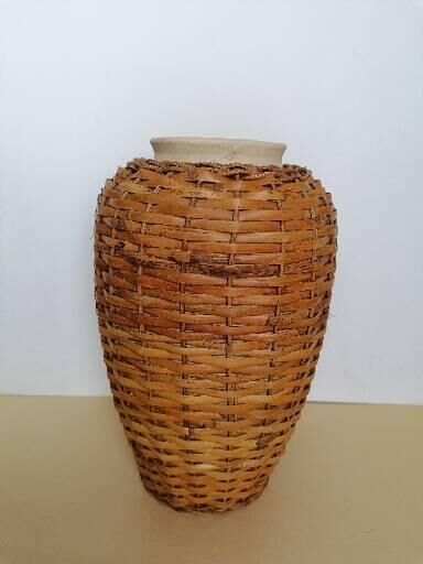 Rattan vase on ceramic
