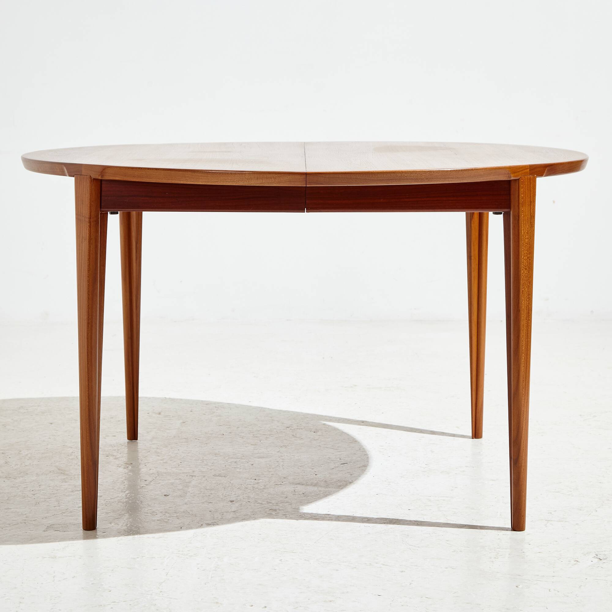 Restored teak dining table by henry rosengren hansen for brande møbelindustri mk9477