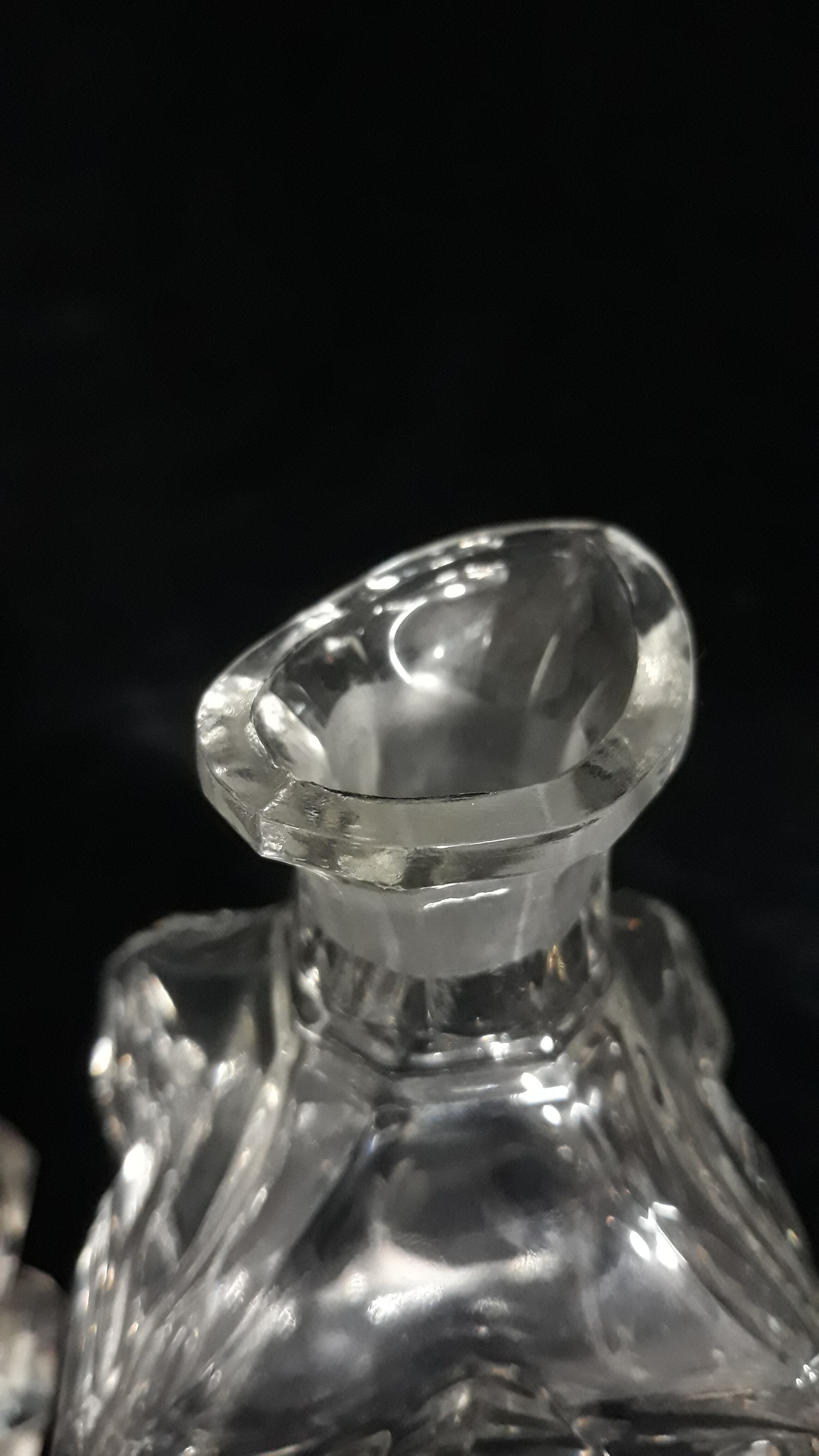 Bottles (wine-oiling) Art Deco in Stylized Glass