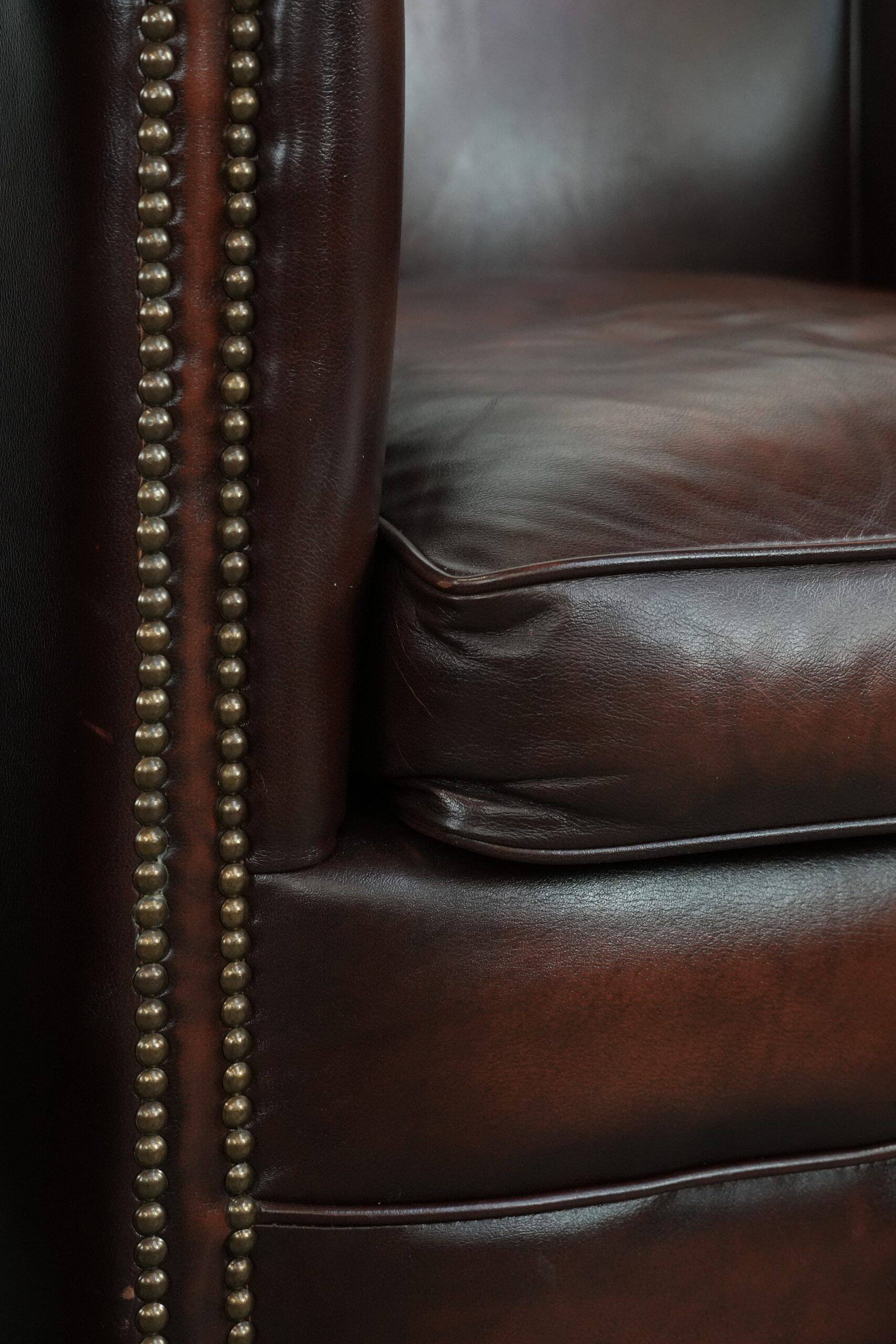 Set of two cow leather club armchairs in a luxurious red/brown colour