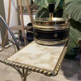 Cendrier sur pieds doré  en fer forgé avec porte-revue et tablette marbrée