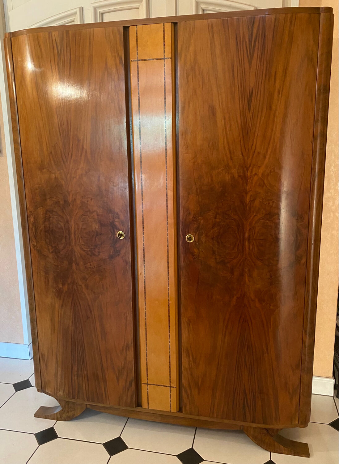 Vintage cabinet 50s feet compass
