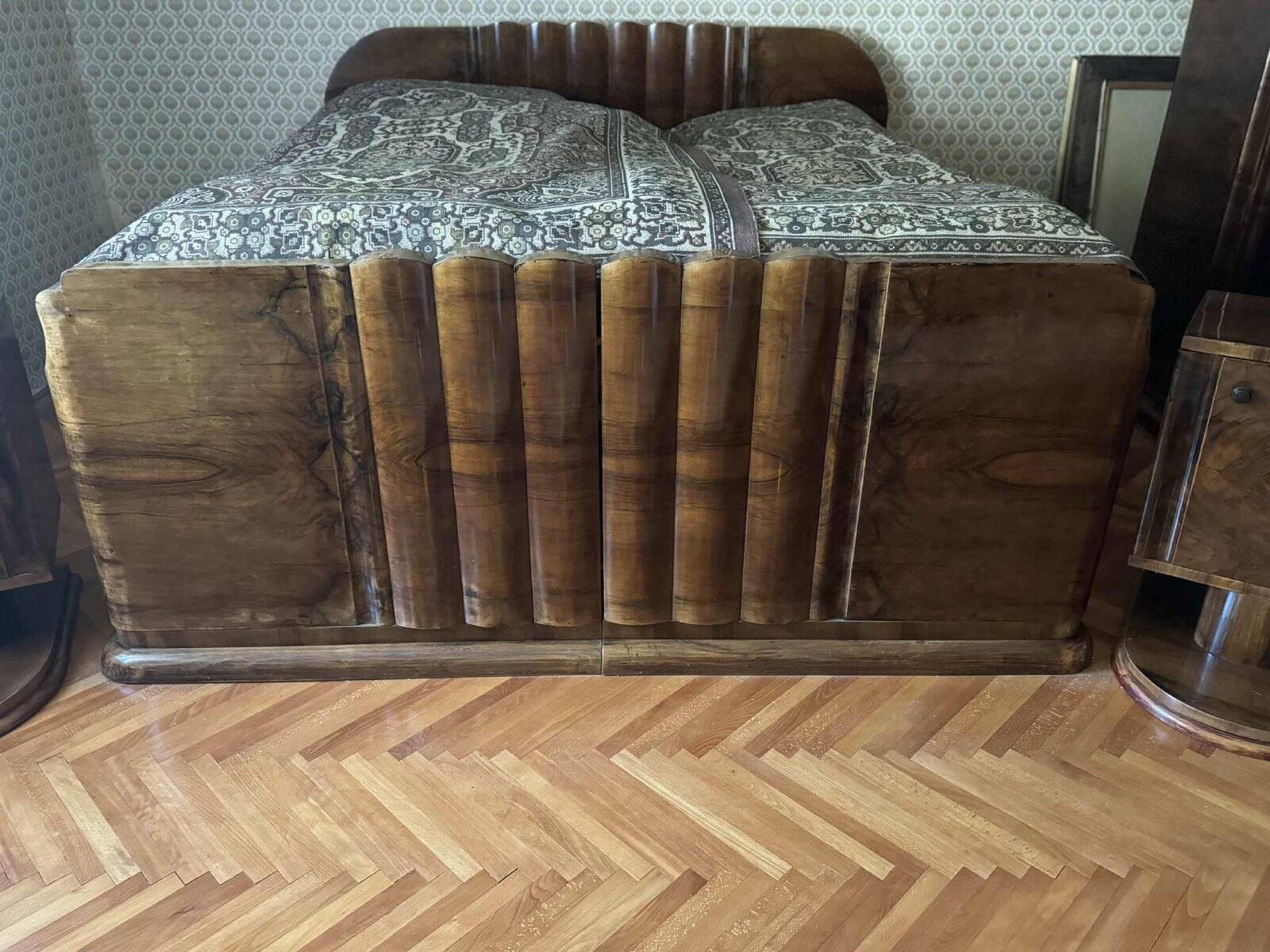 Art Deco bedroom set in walnut veneer, 1930s, set of 3