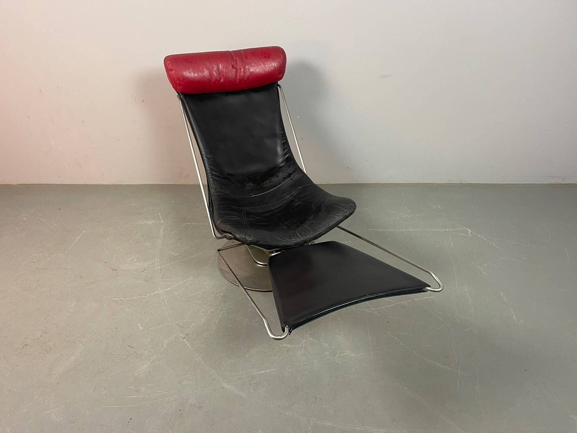 Mid-Century Danish Design ‘Interdane’ Lounge Chair in Black & Red