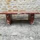 Table basse en marbre rouge