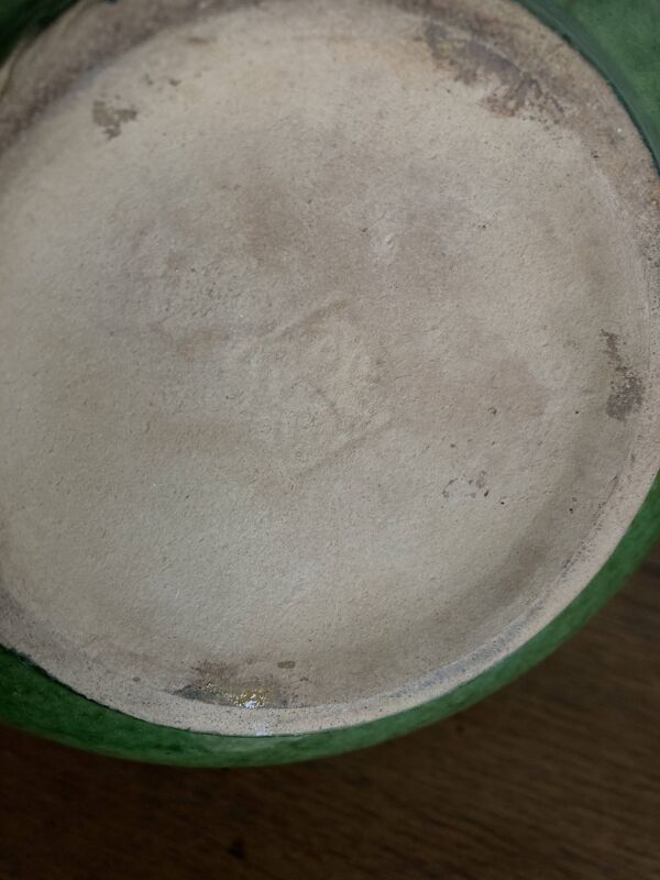 Saladier centre de table 1960 en terre vernissée de Biot à festons vert XL