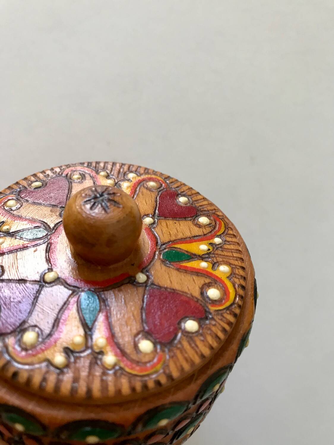 Vintage small round box with lid in light wood carved in relief decorated painted
