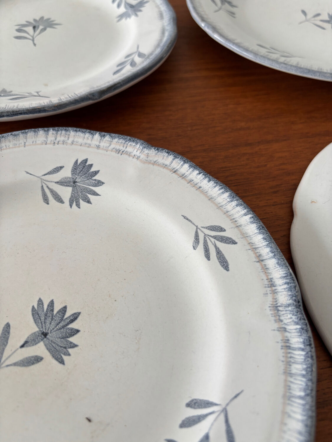 Set of 4 hand-painted dessert plates from Niderviller – Earthenware v