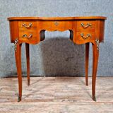 Louis XV style hairdresser in the shape of a bean, elegant and very decorative.