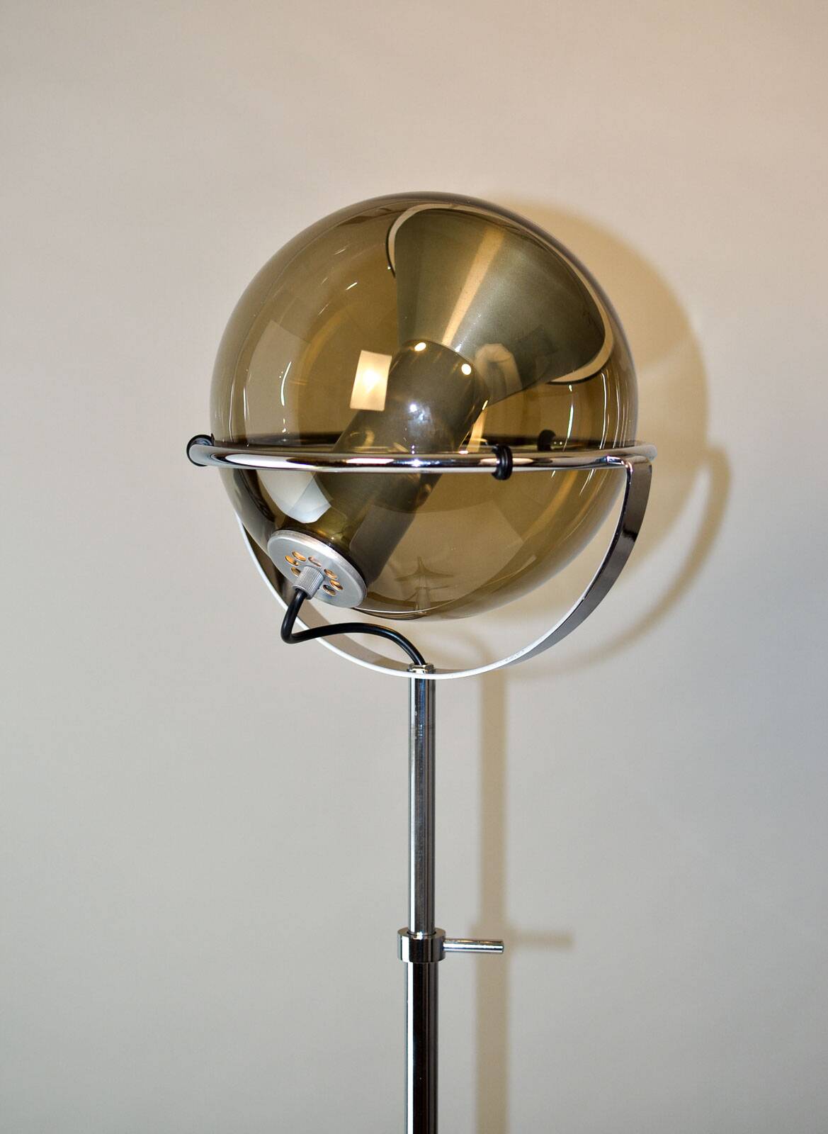 Dutch Design Raak Floorlamp ‘Globe’ by Frank Ligtelijn. The Netherlands 60s