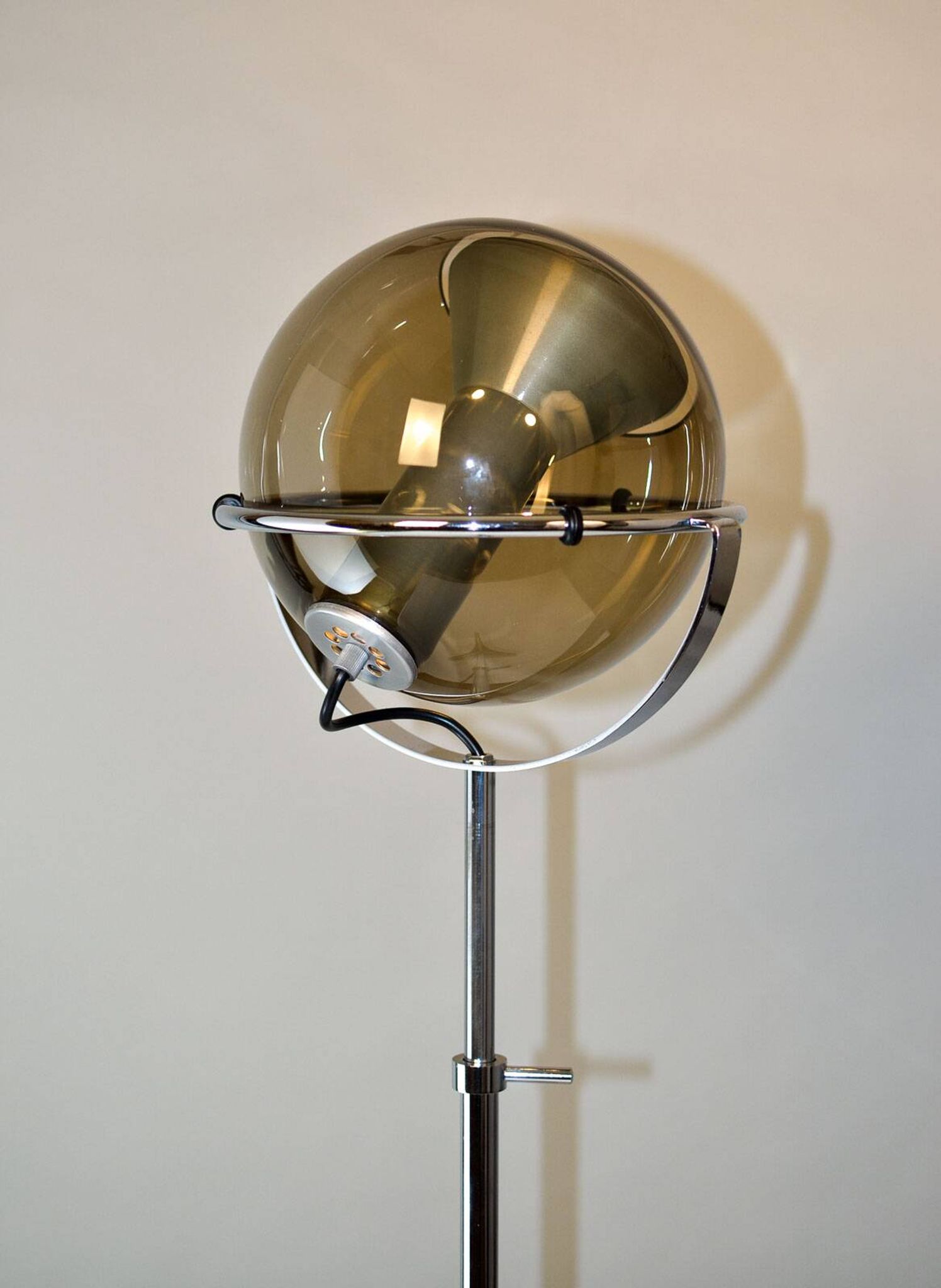 Dutch Design Raak Floorlamp ‘Globe’ by Frank Ligtelijn. The Netherlands 60s