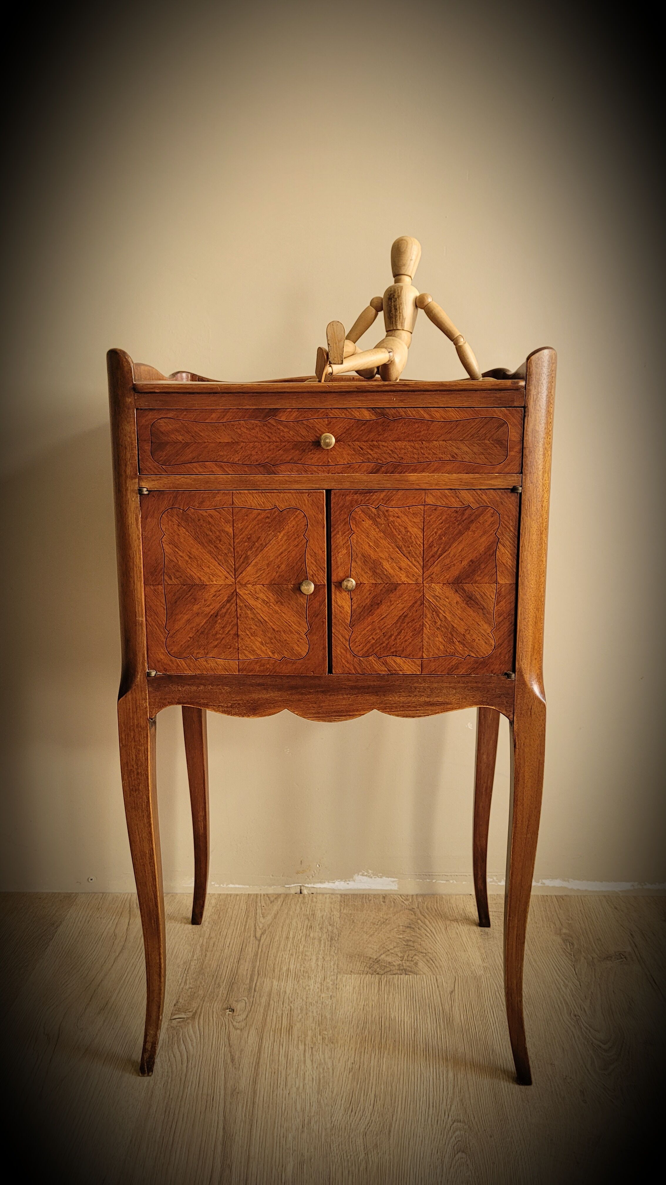 Bedside regency 2P 1T