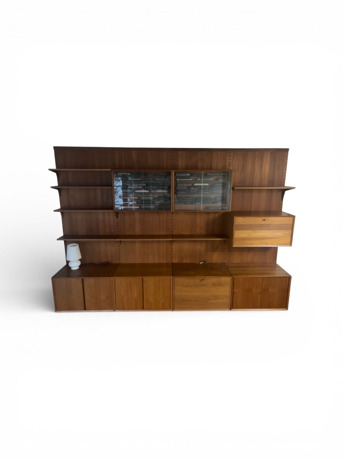 Wall system by Poul Cadovius (1959)