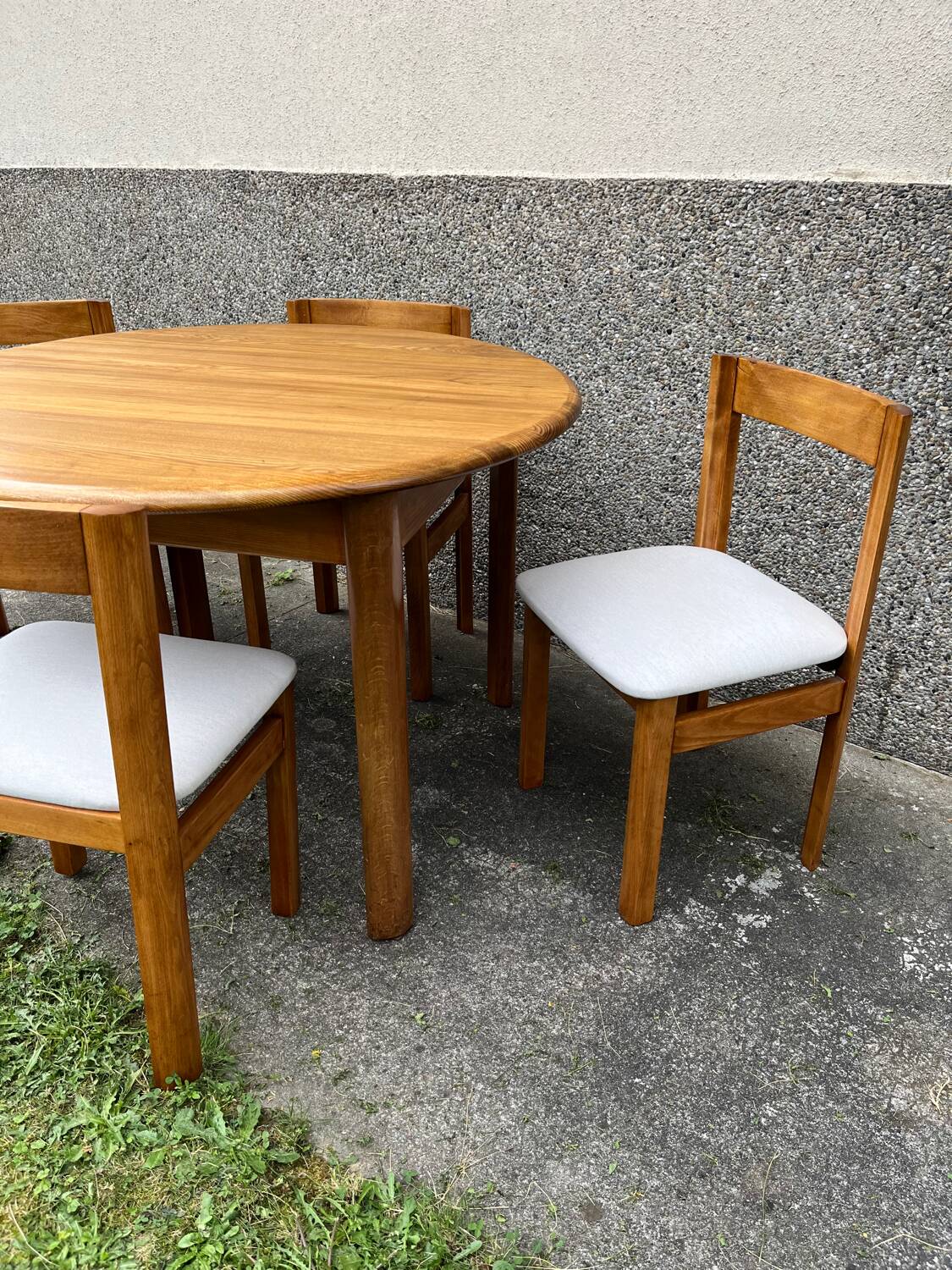 Table and 4 chairs set