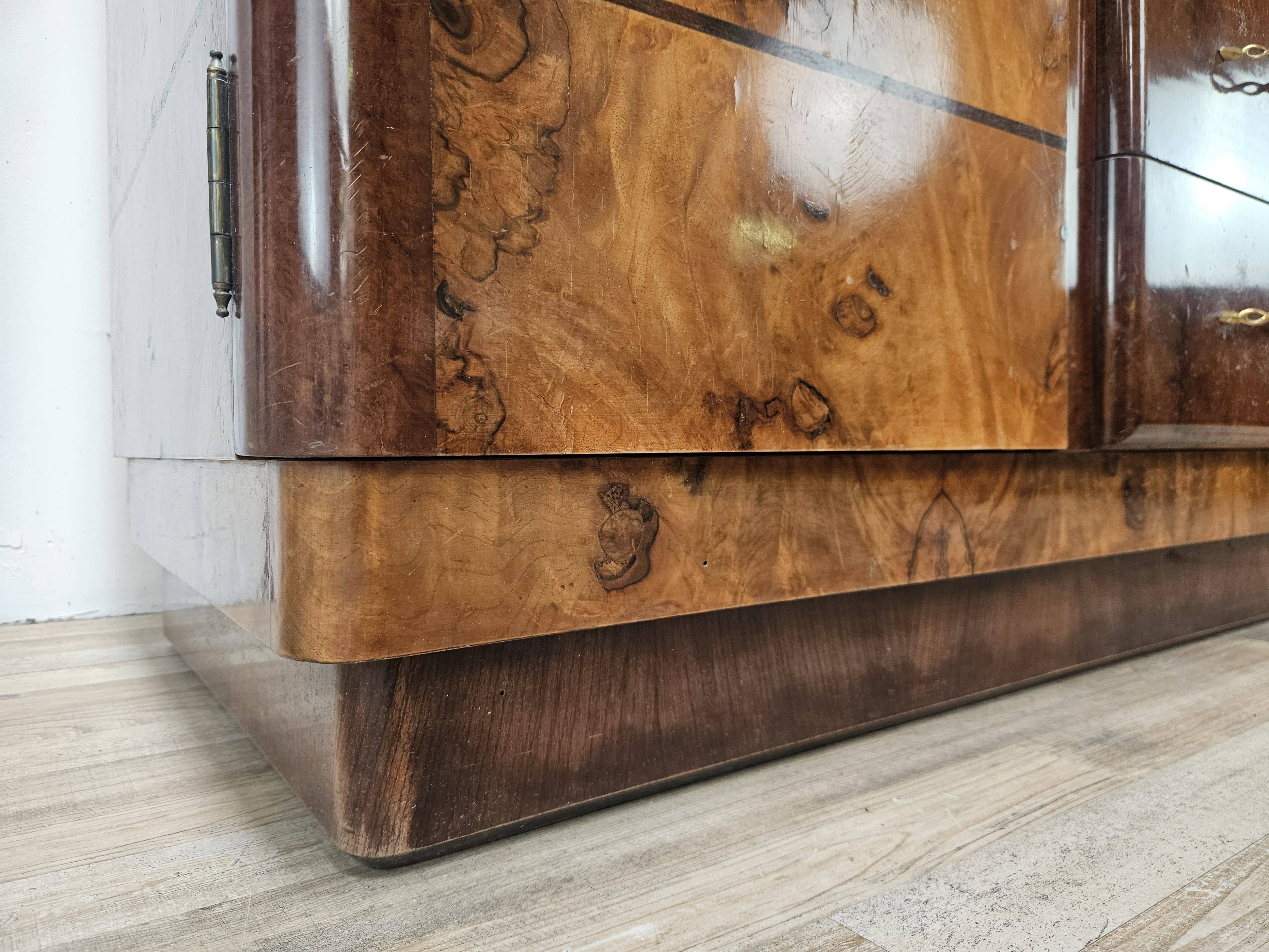 1940s Art Decò sideboard in walnut and blond walnut