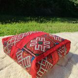 Decorative yoga meditation pouf in natural wool