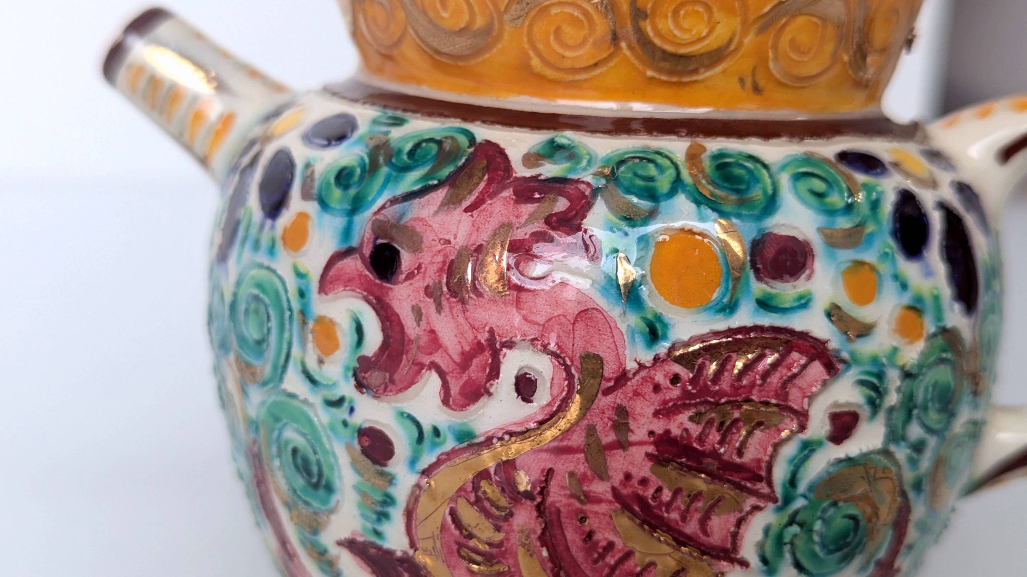 Cruche Pot Faïence - décor dragon - Motifs tourbillonnants et créatures fantastiques - Masse frères