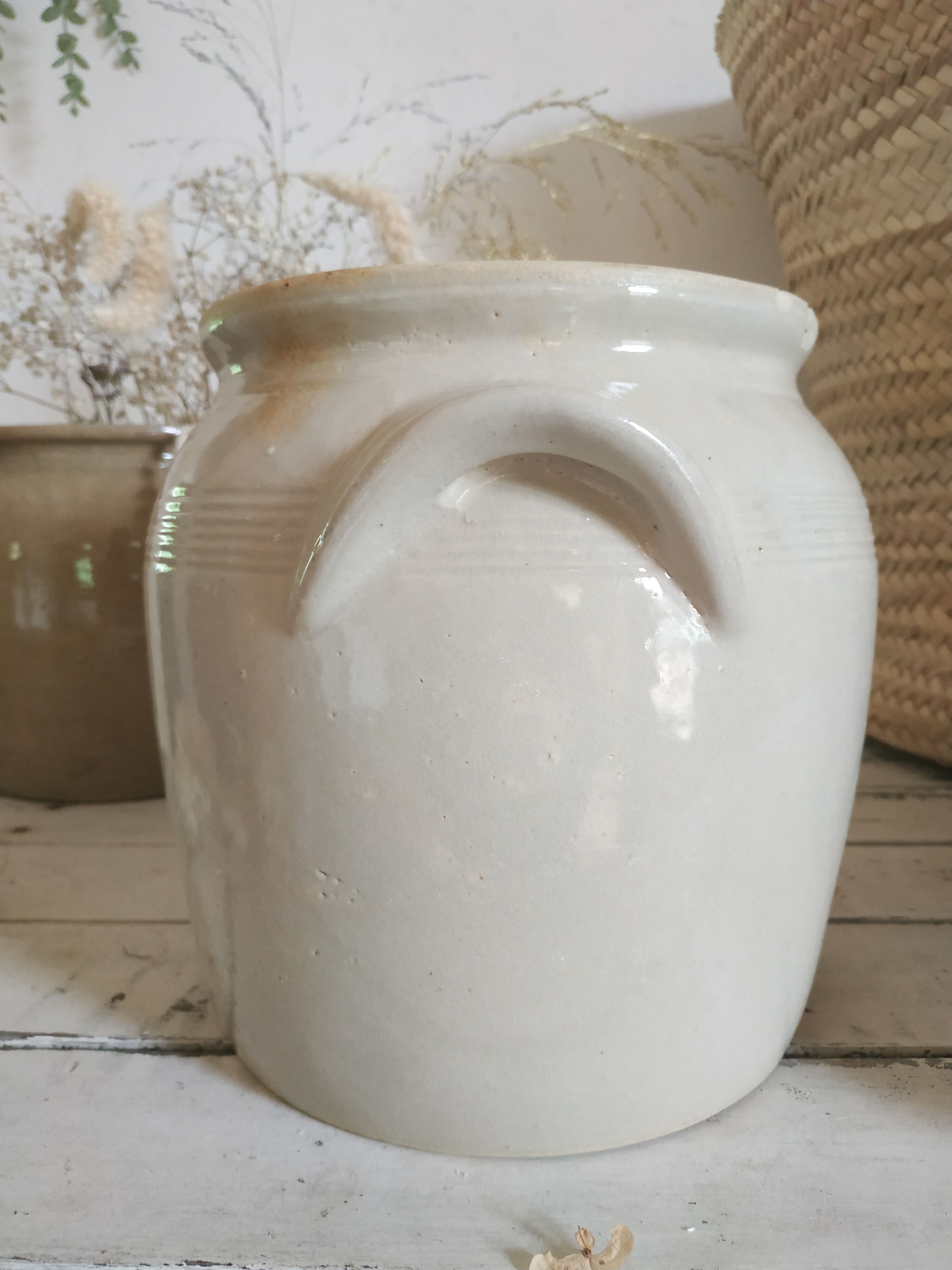 Pot ancien en grès vernissé coloris crème
