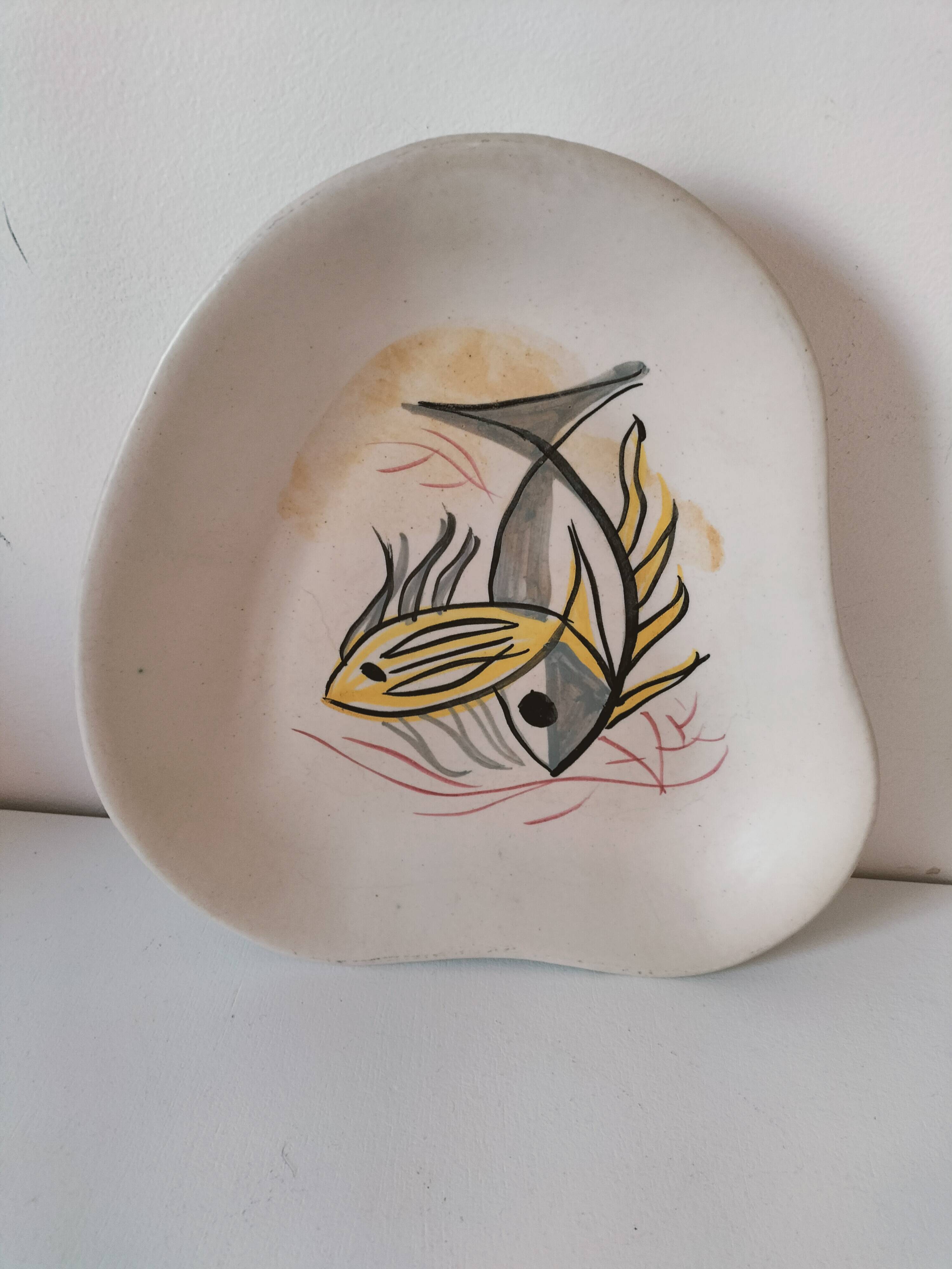 Modernist plate with stylized fish – 1950s ceramic