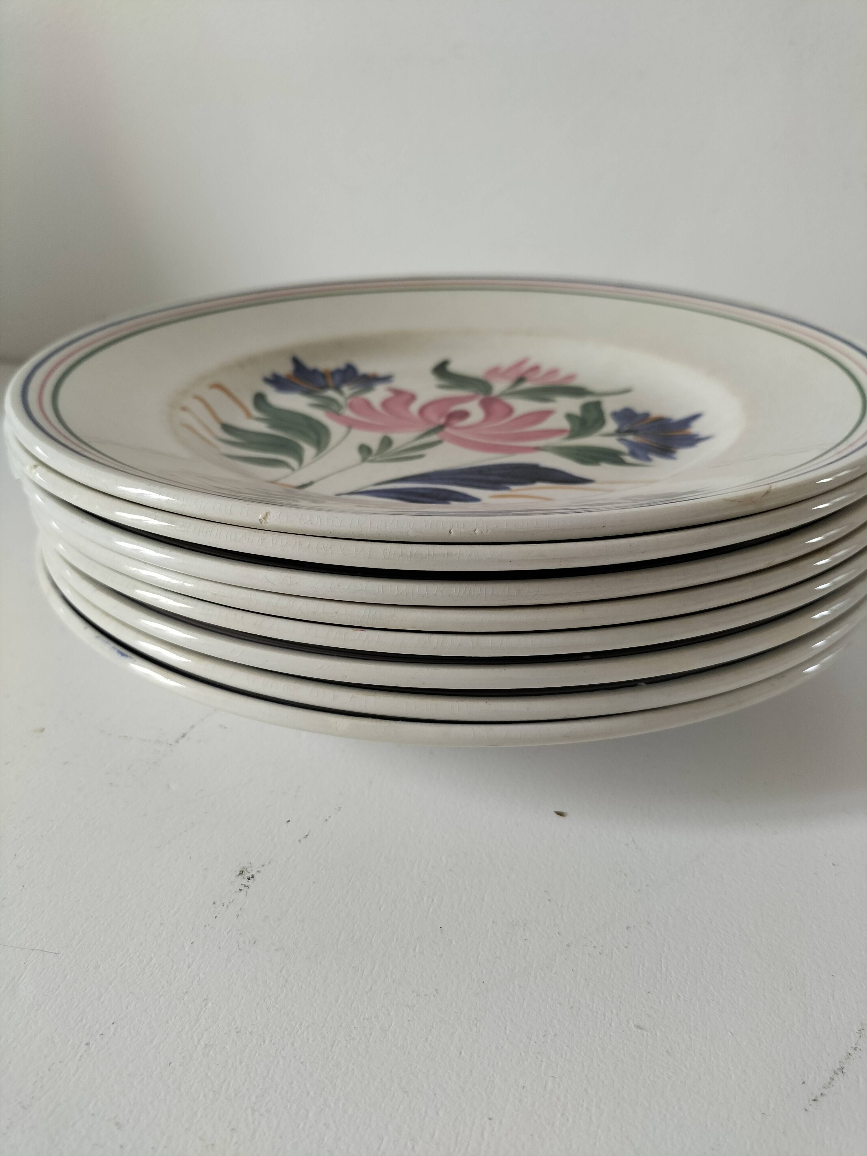 Set of 8 Saint Amand plates with stylized flower decoration 4122