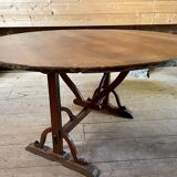 Folding round table