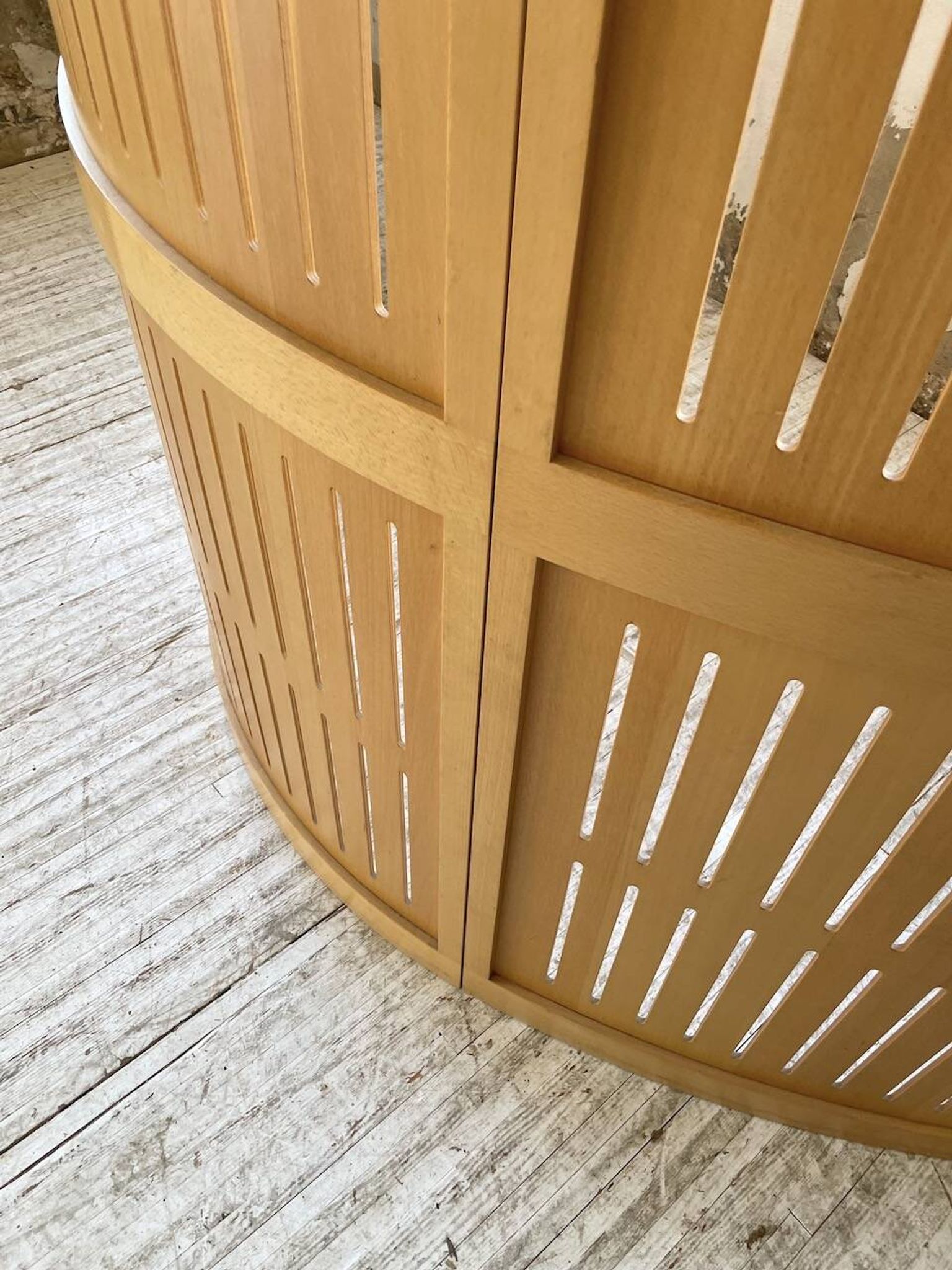 Large curved beech screen from the 80s