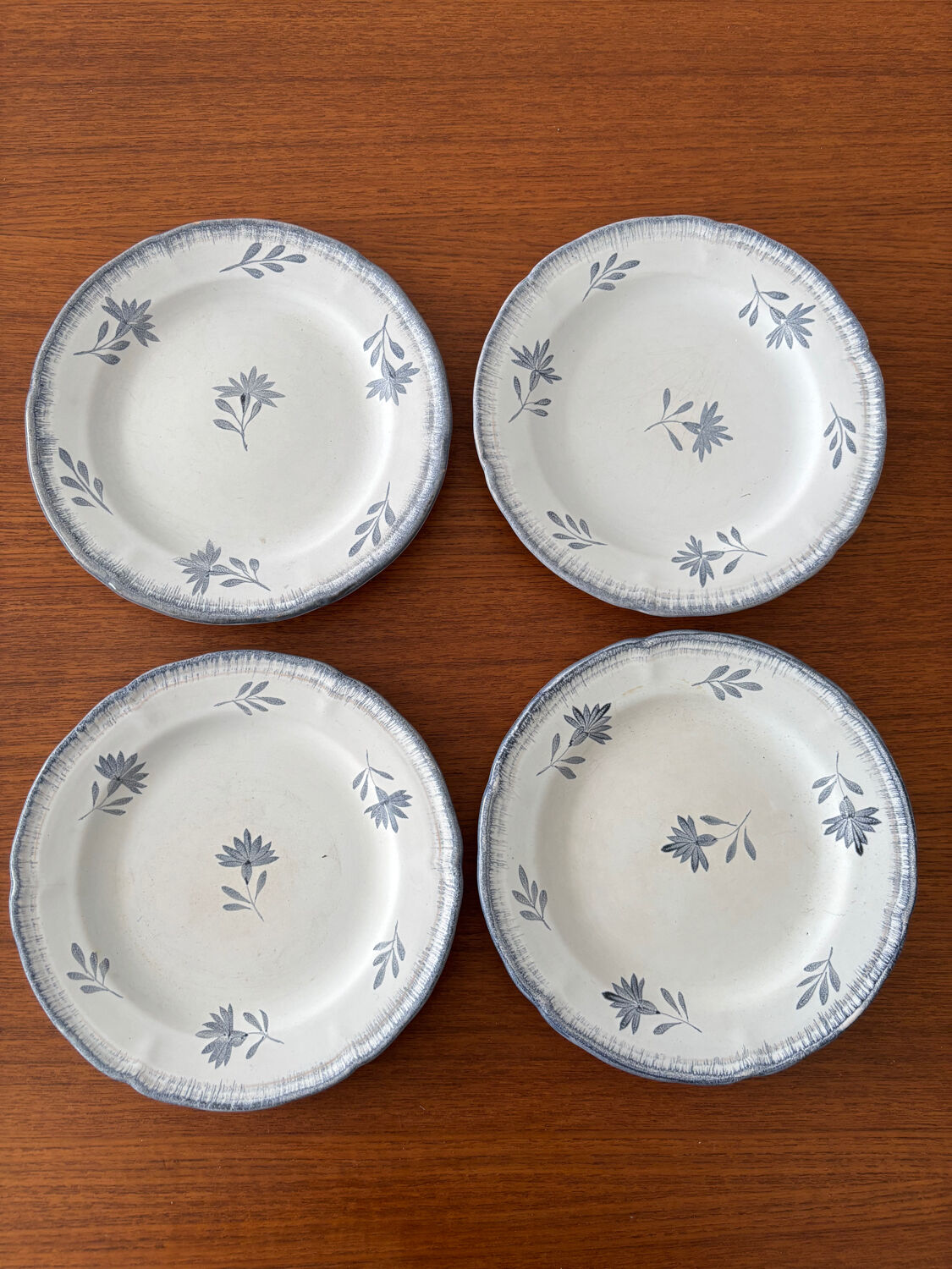 Set of 4 hand-painted dessert plates from Niderviller – Earthenware v