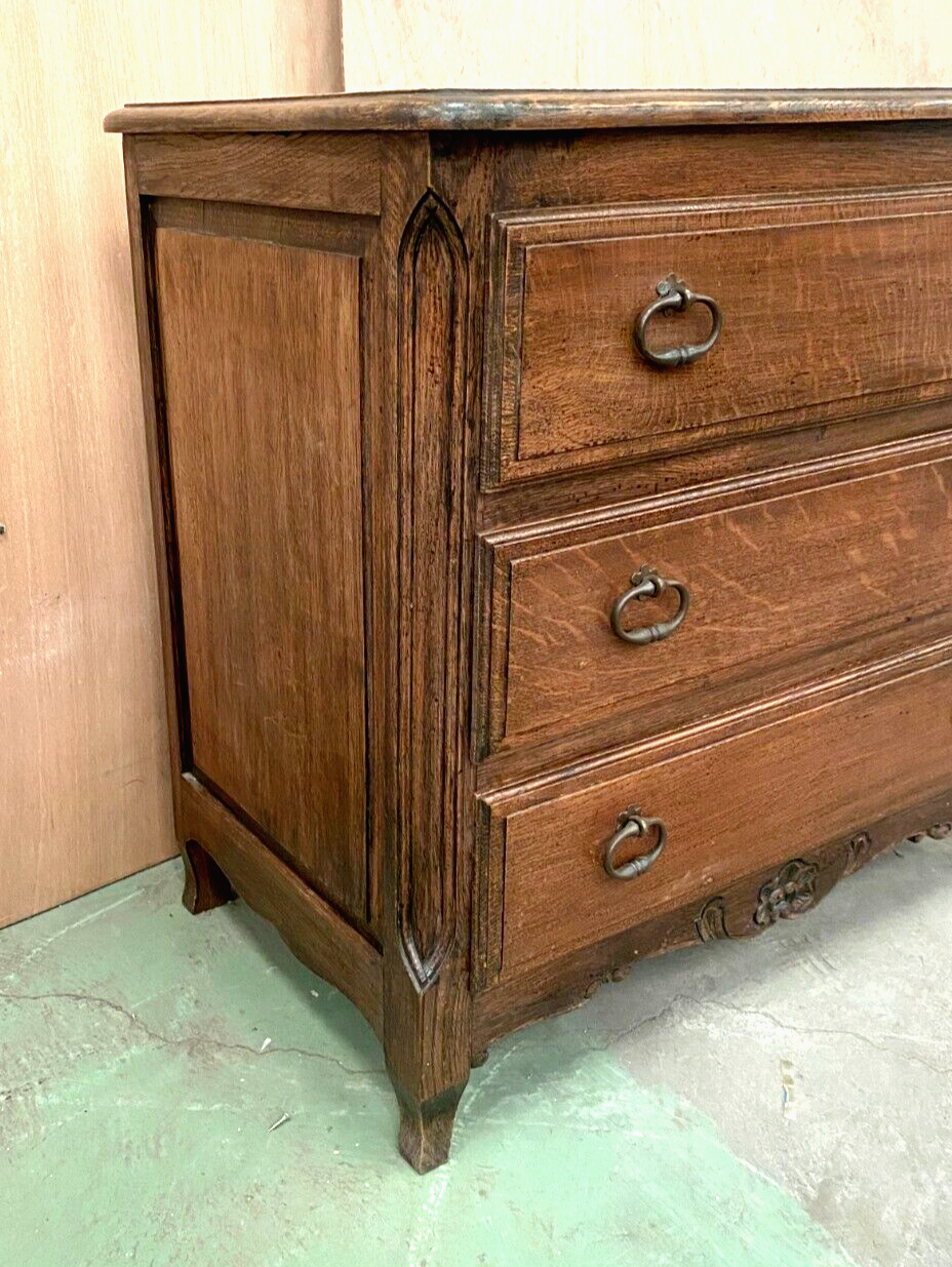 Neo-rustic oak chest of drawers, 20th century