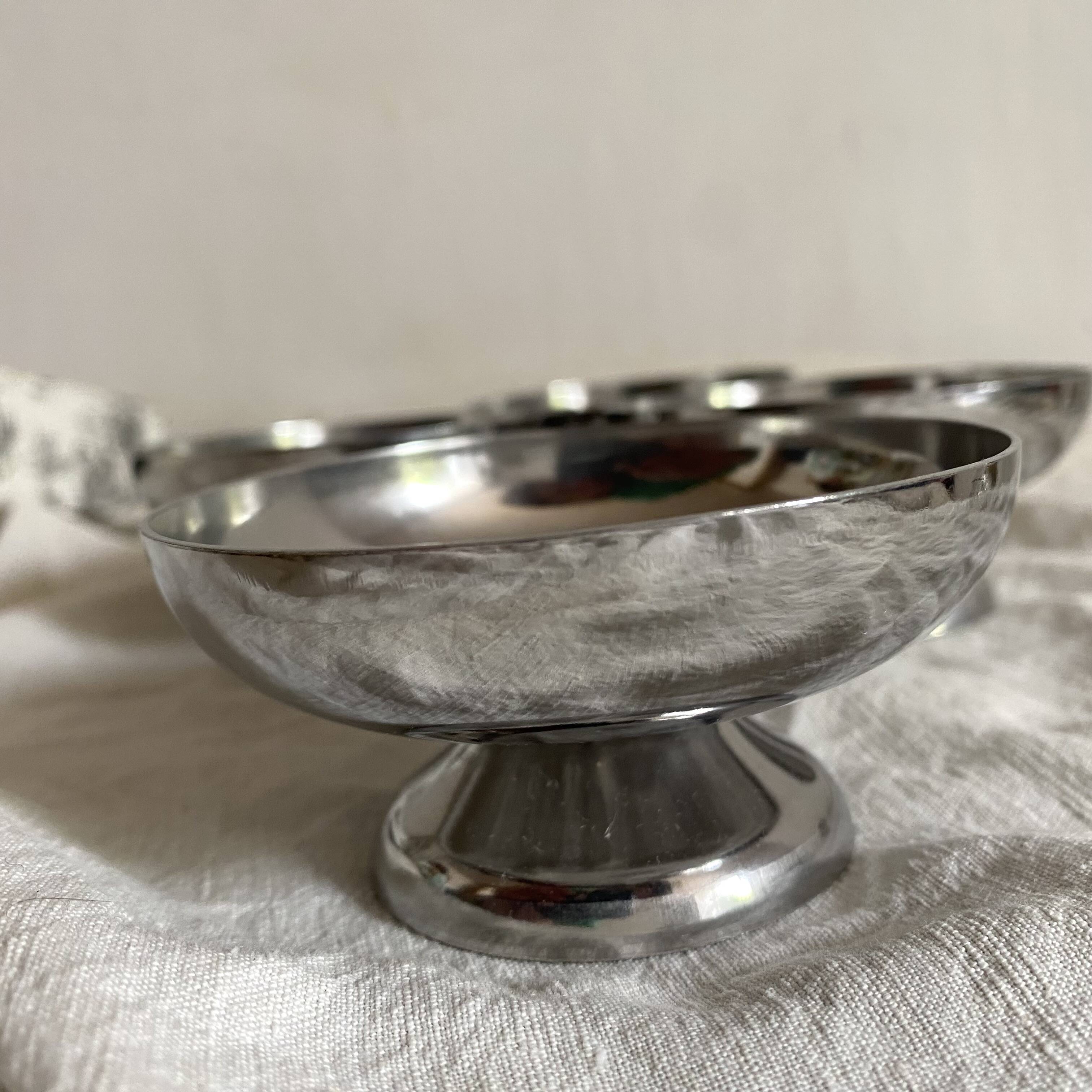 Stainless steel ice cream cups in a box