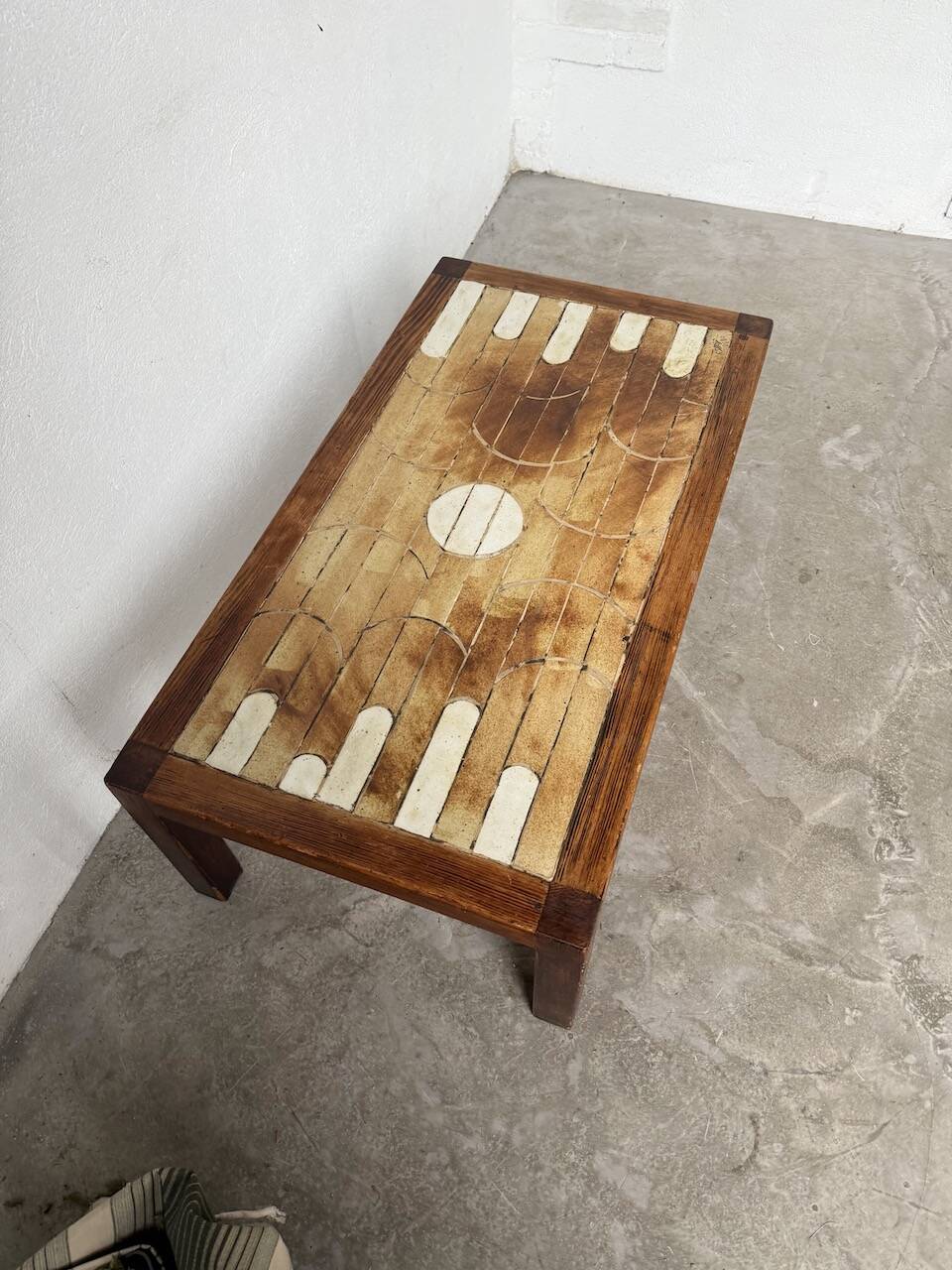 Dyem ceramic coffee table