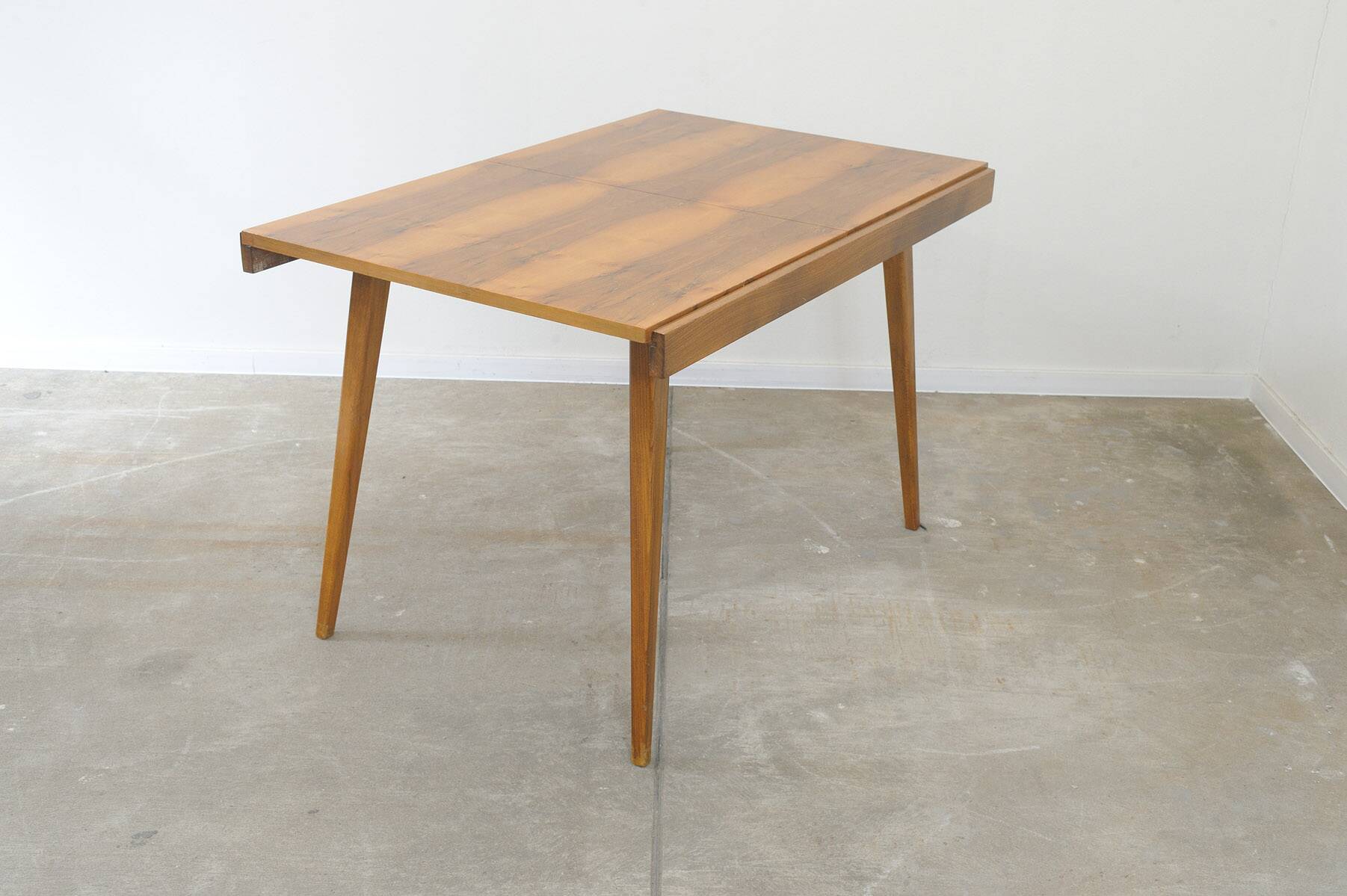 Table à manger pliante vintage par František Jirák pour Tatra nábytok, 1970