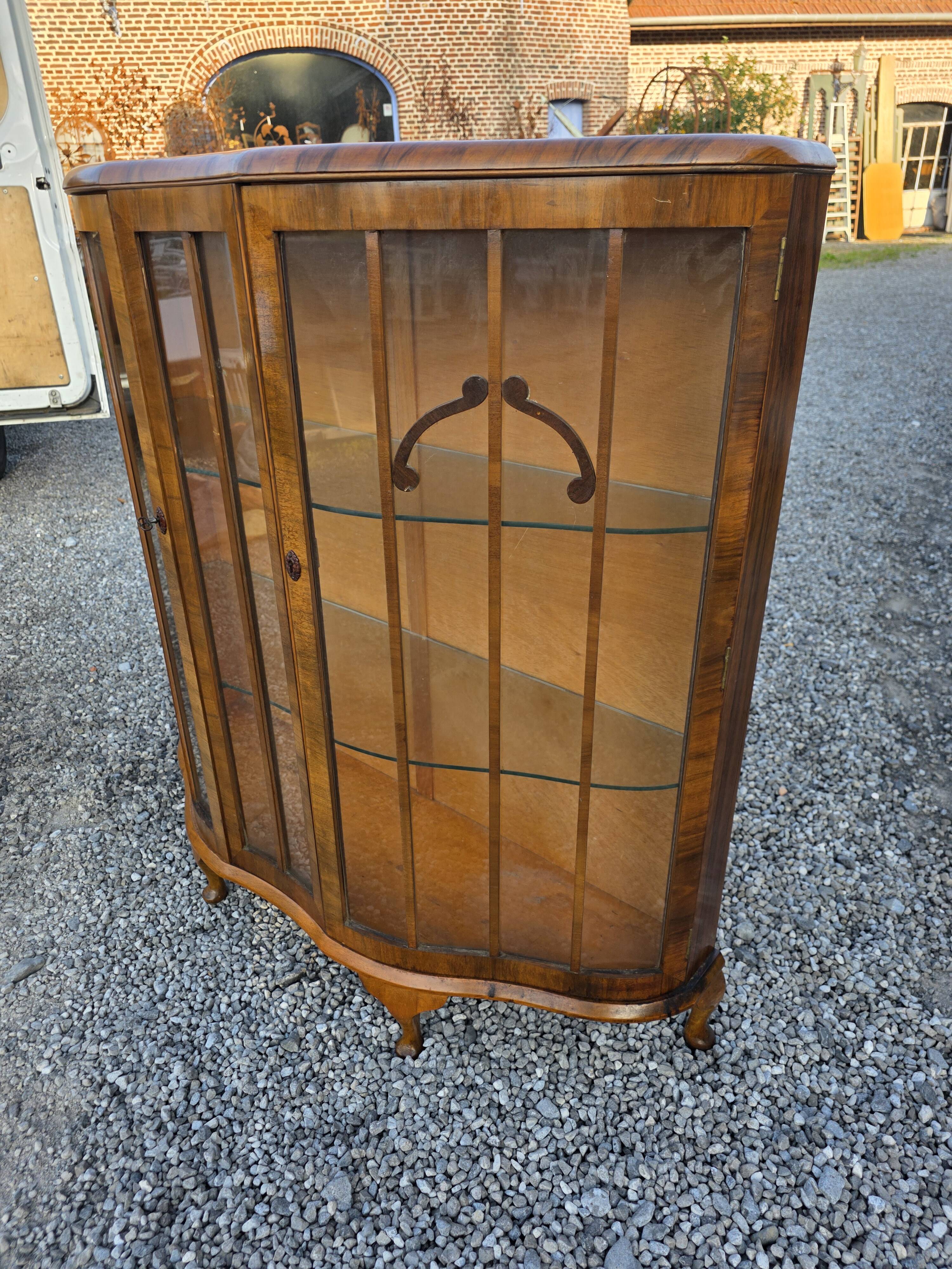 Art Deco display cabinet in walnut from the 1930s.