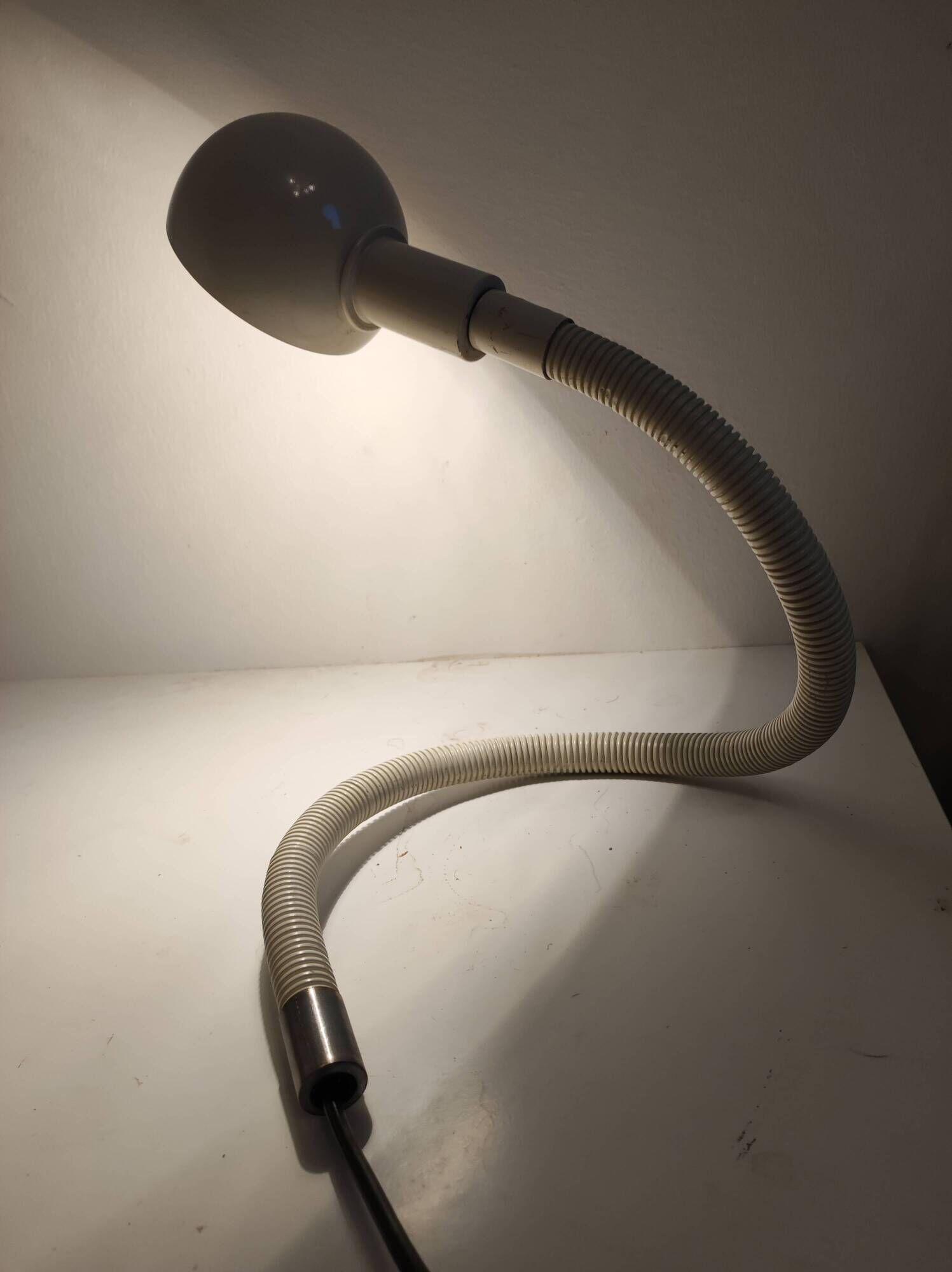 Flexible snake lamp Hebi by Isao Hasoe for Valenti Luce made in Italy
